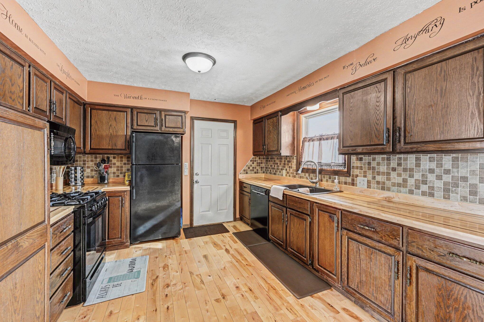 10070 Thornapple Lake Road Nashville, MI 49073 - Photo 5 of 27 009_file_1406