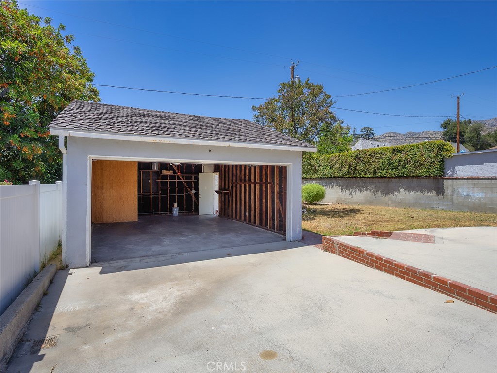 521 Bethany Road Burbank, CA 91504 - Photo 33 of 50 Back