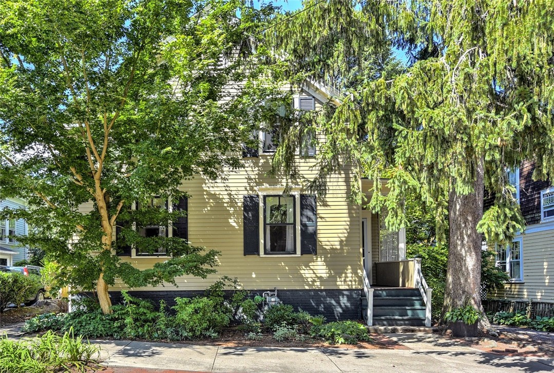 28 Creighton Street Providence, RI 02906 - Photo 2 of 48