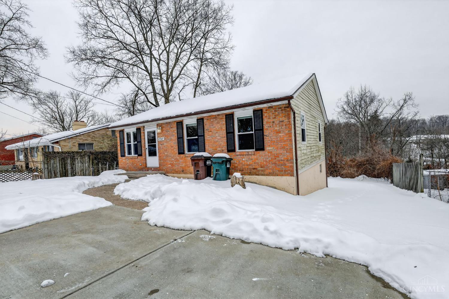 8949 Pippin Road Cincinnati, OH 45251 - Photo 3 of 32 Gallery Image 3