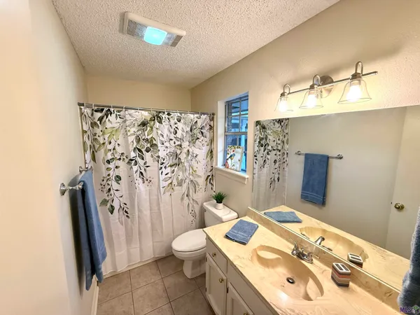 $1,950 | 1633 Brookhollow Drive, Baton Rouge, LA 70810