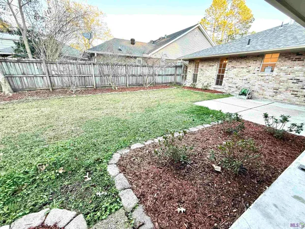 $1,950 | 1633 Brookhollow Drive, Baton Rouge, LA 70810