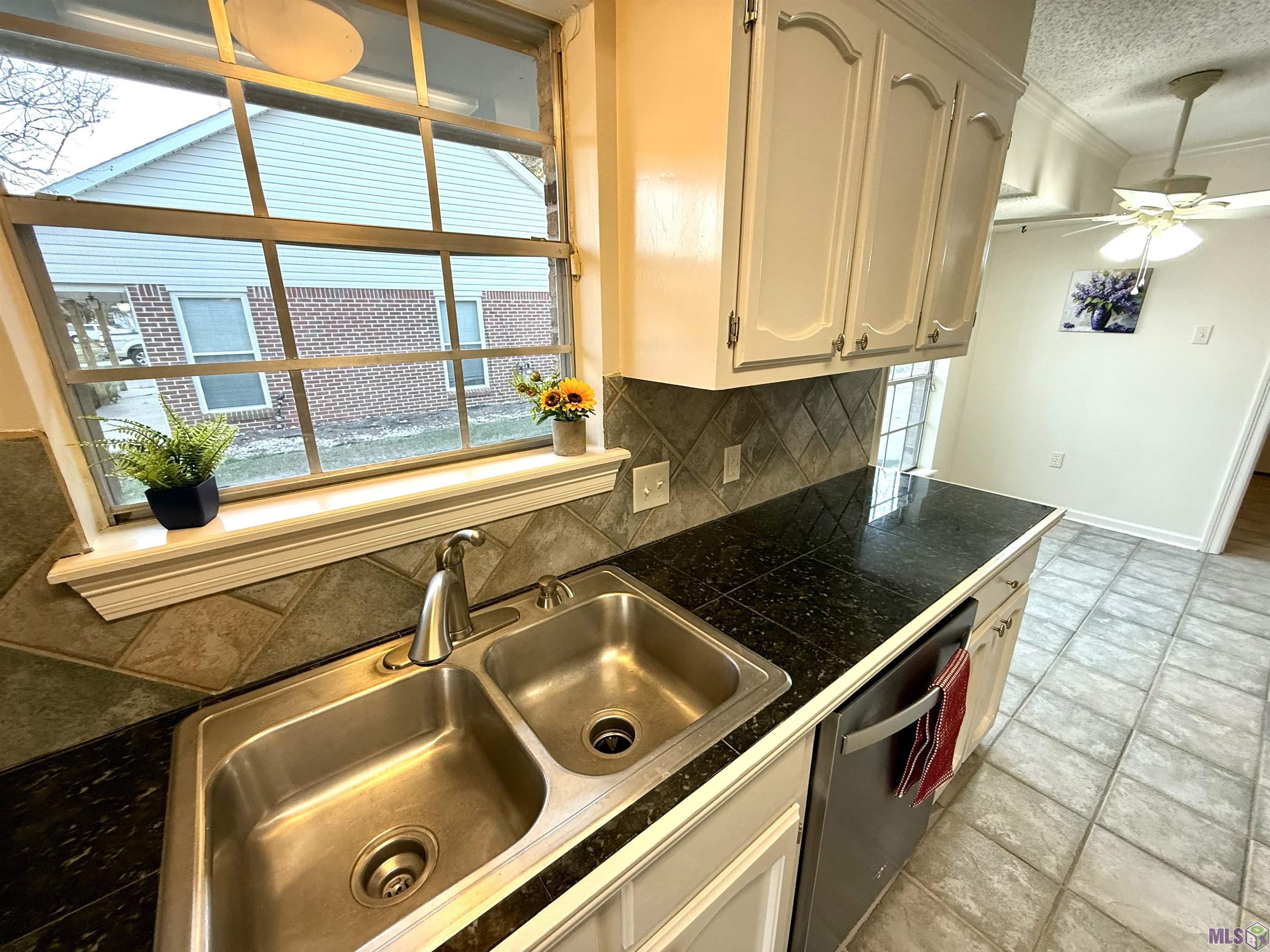 1633 Brookhollow Drive Baton Rouge, LA 70810 - Photo 10 of 21