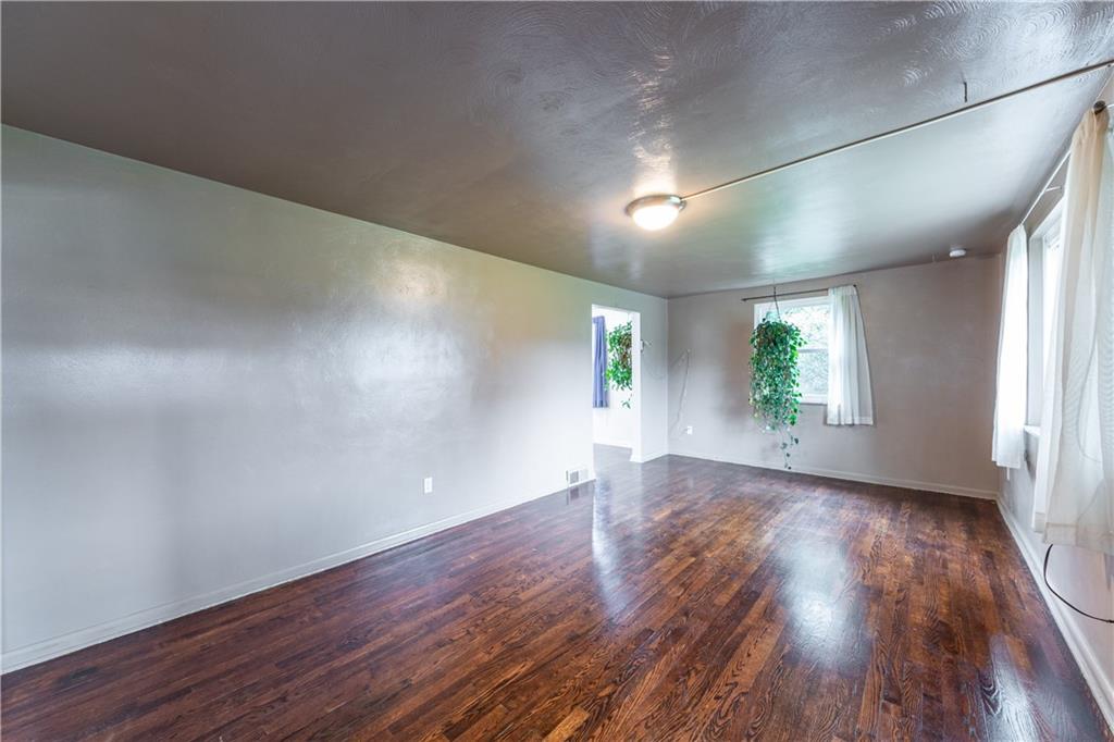 958 Rosalind Road Pittsburgh, PA 15237 - Photo 4 of 18 Gallery Image 4