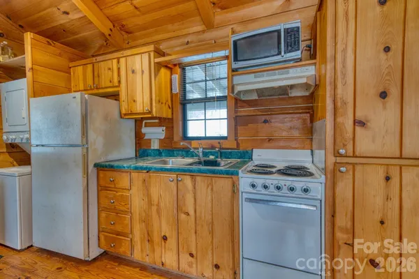 $500,000 | 292 Crow Lane, Burnsville, NC 28714