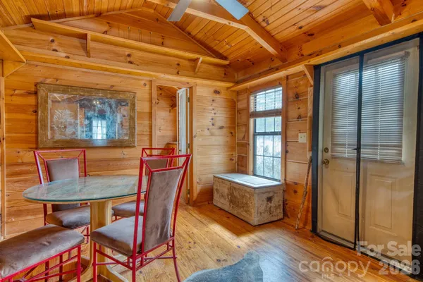 $500,000 | 292 Crow Lane, Burnsville, NC 28714
