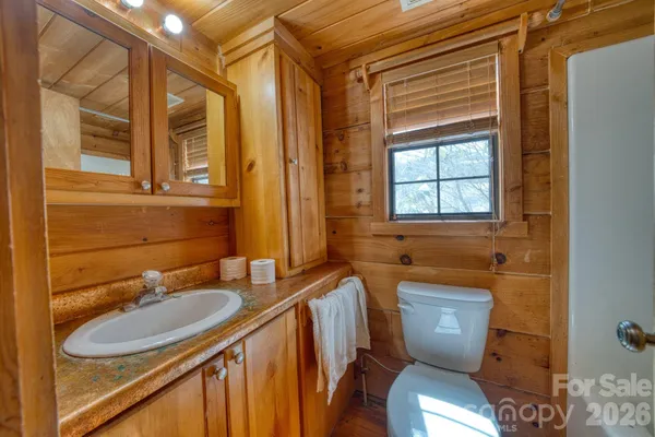 $500,000 | 292 Crow Lane, Burnsville, NC 28714