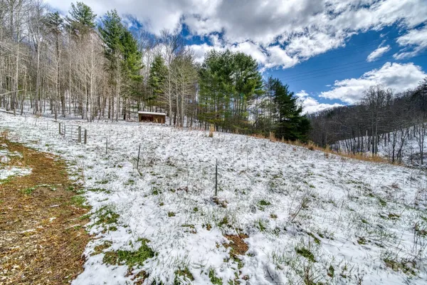 $500,000 | 292 Crow Lane, Burnsville, NC 28714