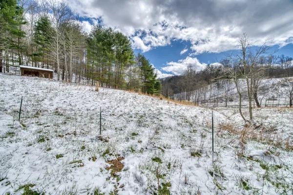 $500,000 | 292 Crow Lane, Burnsville, NC 28714