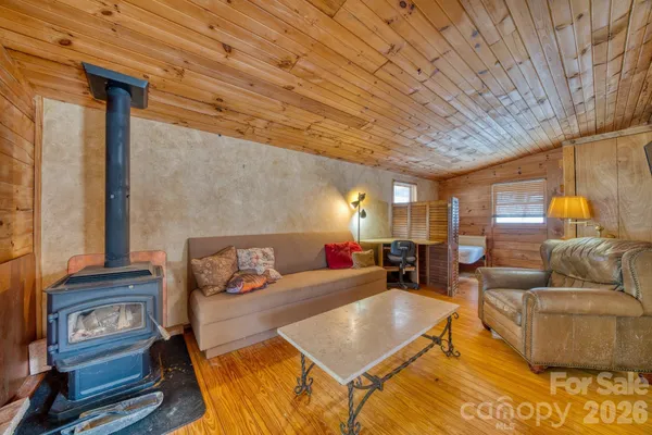 $500,000 | 292 Crow Lane, Burnsville, NC 28714