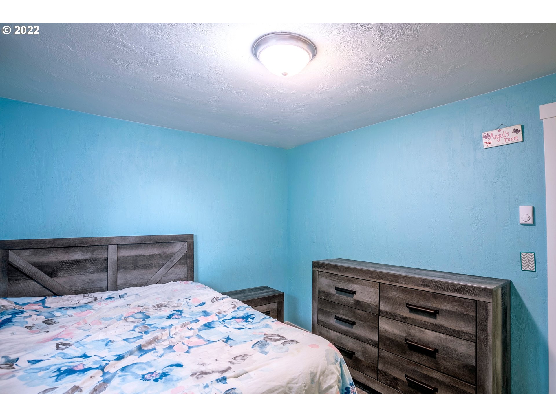 450 South 39th Place Springfield, OR 97478 - Photo 19 of 28 a bedroom with a bed and a dresser