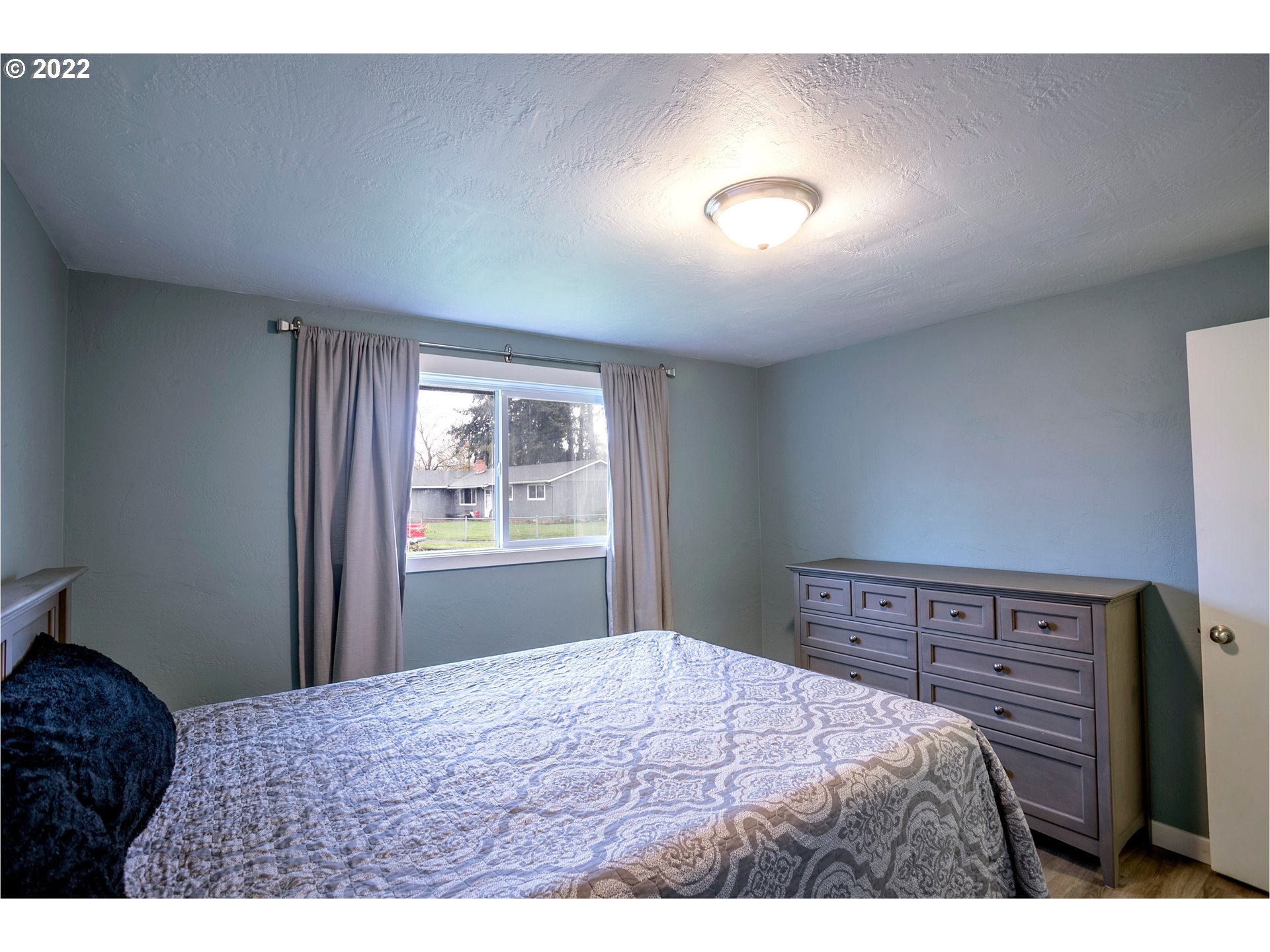 450 South 39th Place Springfield, OR 97478 - Photo 23 of 28 a bedroom with a bed and a window