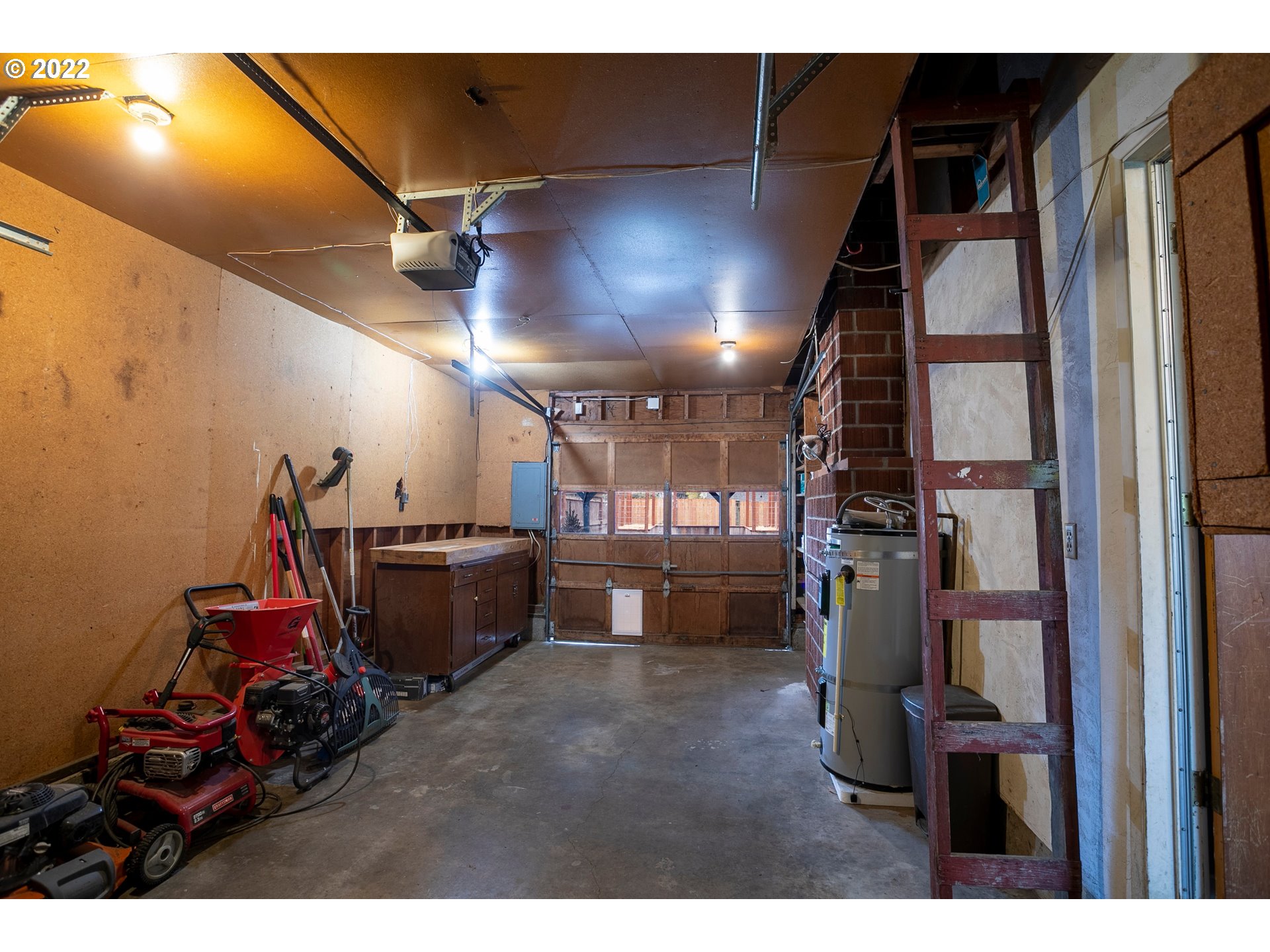 450 South 39th Place Springfield, OR 97478 - Photo 24 of 28 a view of a room with gym equipment