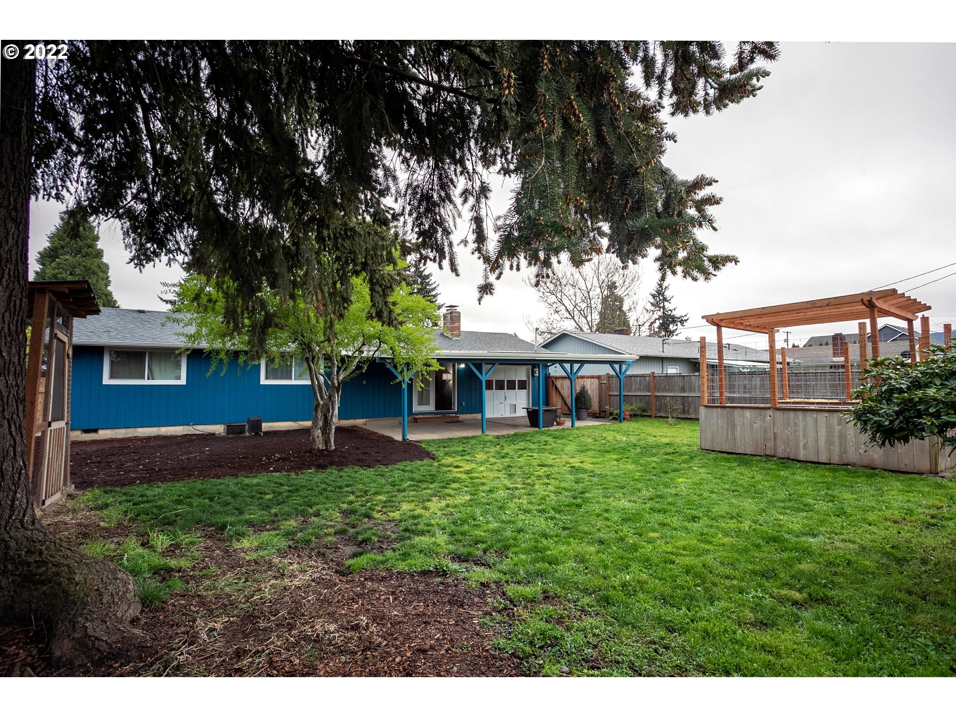 450 South 39th Place Springfield, OR 97478 - Photo 26 of 28 a front view of a house with garden