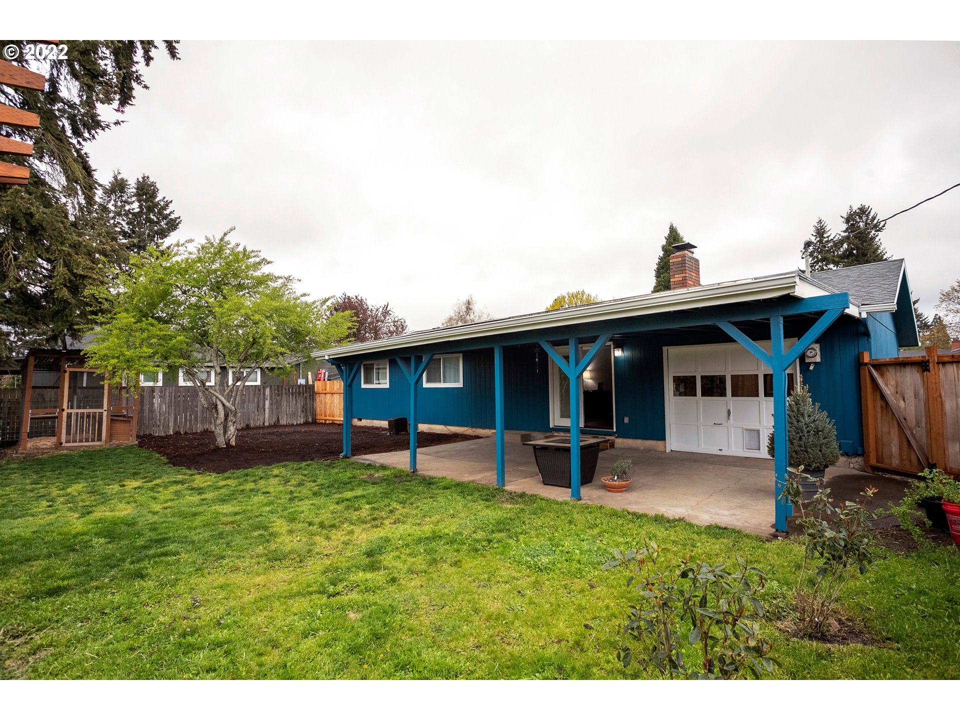 450 South 39th Place Springfield, OR 97478 - Photo 27 of 28 a view of a house with a yard and sitting area