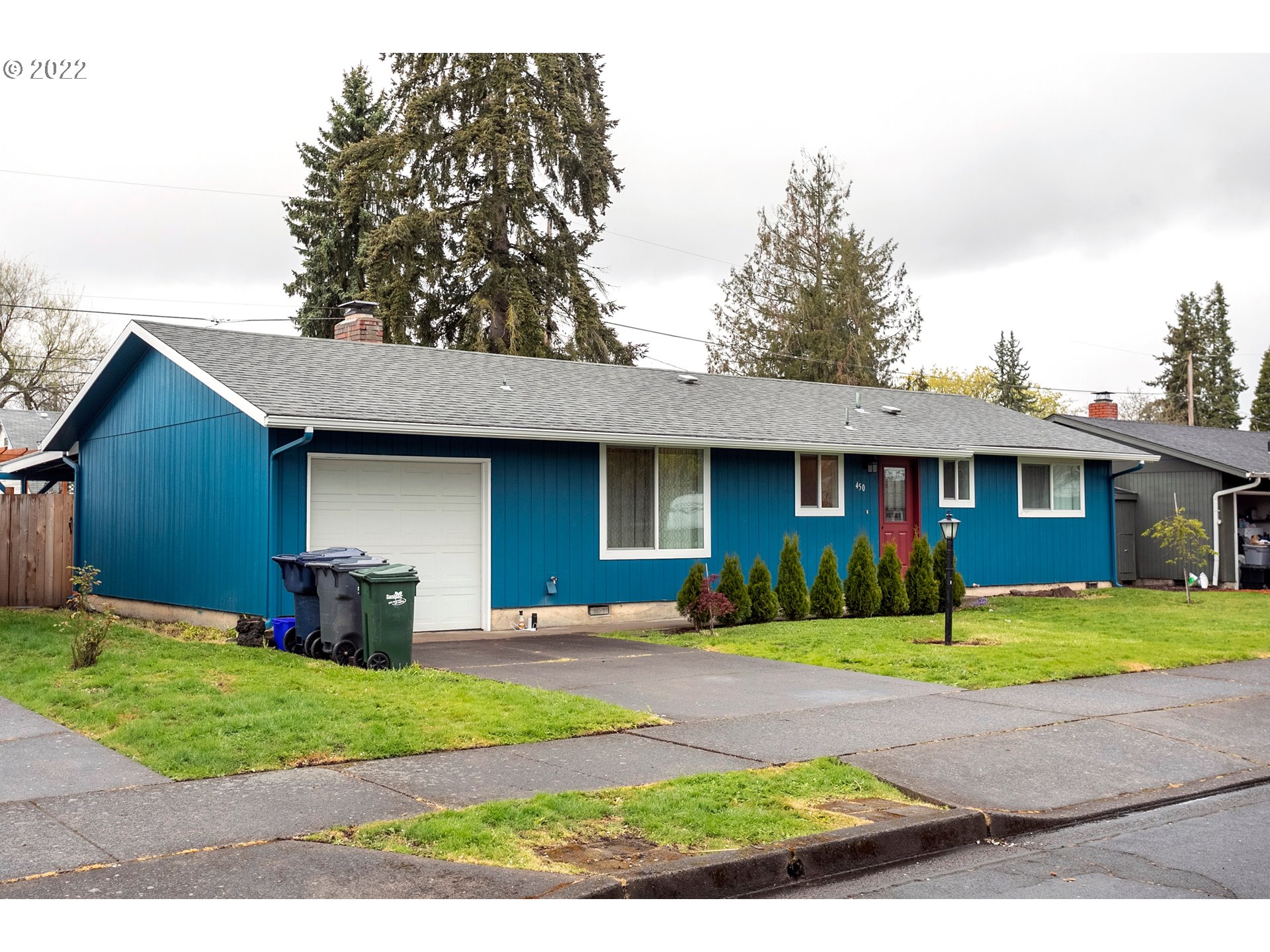 450 South 39th Place Springfield, OR 97478 - Photo 3 of 28 a front view of a house with a yard and garage