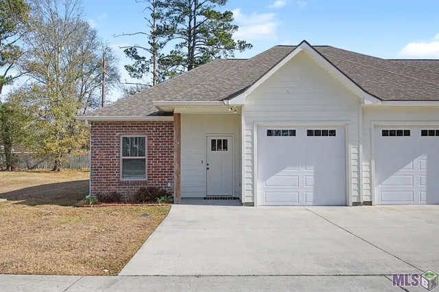 $215,000 | 9900 Country Club Drive, Unit 1A, Denham Springs, LA 70726