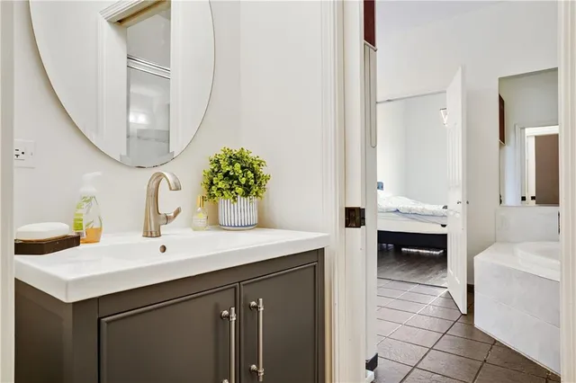 a en suite bathroom with a sink and a mirror