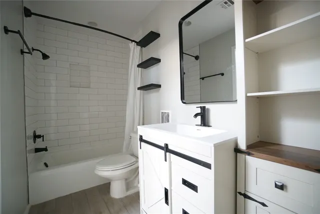 $3,200 | 6008 Inwood Drive, Houston, TX 77057