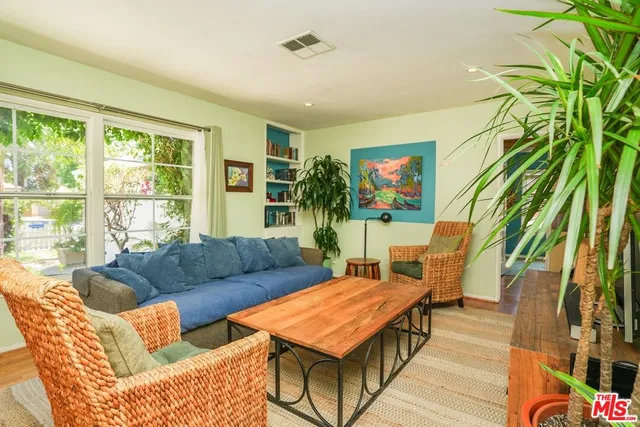 $899,000 | 17649 Lemay Street, Lake Balboa, CA 91406