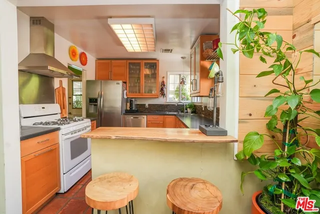 $899,000 | 17649 Lemay Street, Lake Balboa, CA 91406