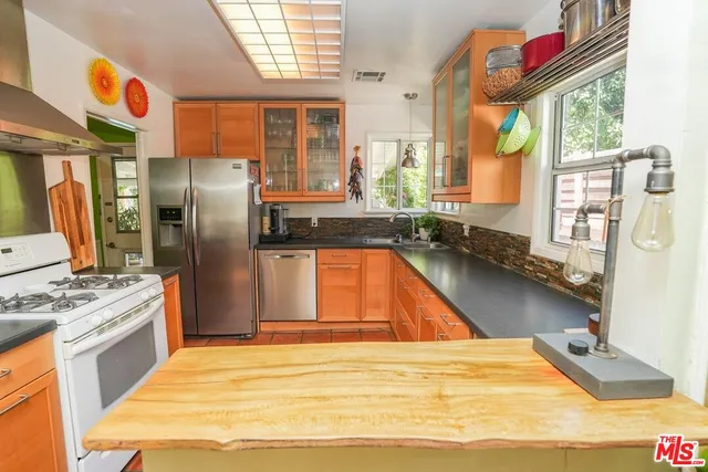 $899,000 | 17649 Lemay Street, Lake Balboa, CA 91406