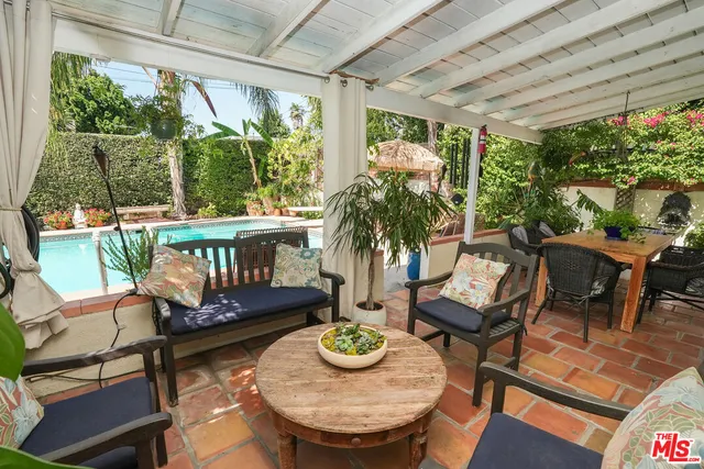 $899,000 | 17649 Lemay Street, Lake Balboa, CA 91406