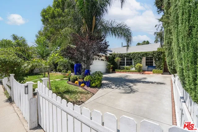 $899,000 | 17649 Lemay Street, Lake Balboa, CA 91406