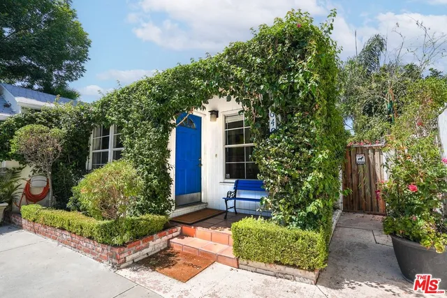 $899,000 | 17649 Lemay Street, Lake Balboa, CA 91406