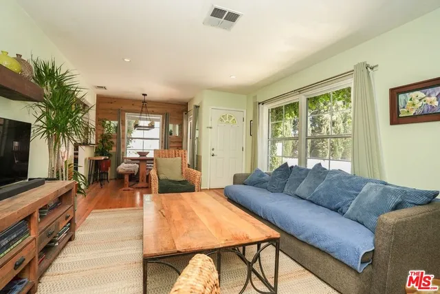 $899,000 | 17649 Lemay Street, Lake Balboa, CA 91406