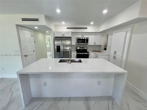 $7,500 | 5970 Southwest 46th Street, Unit 5970, Miami, FL 33155