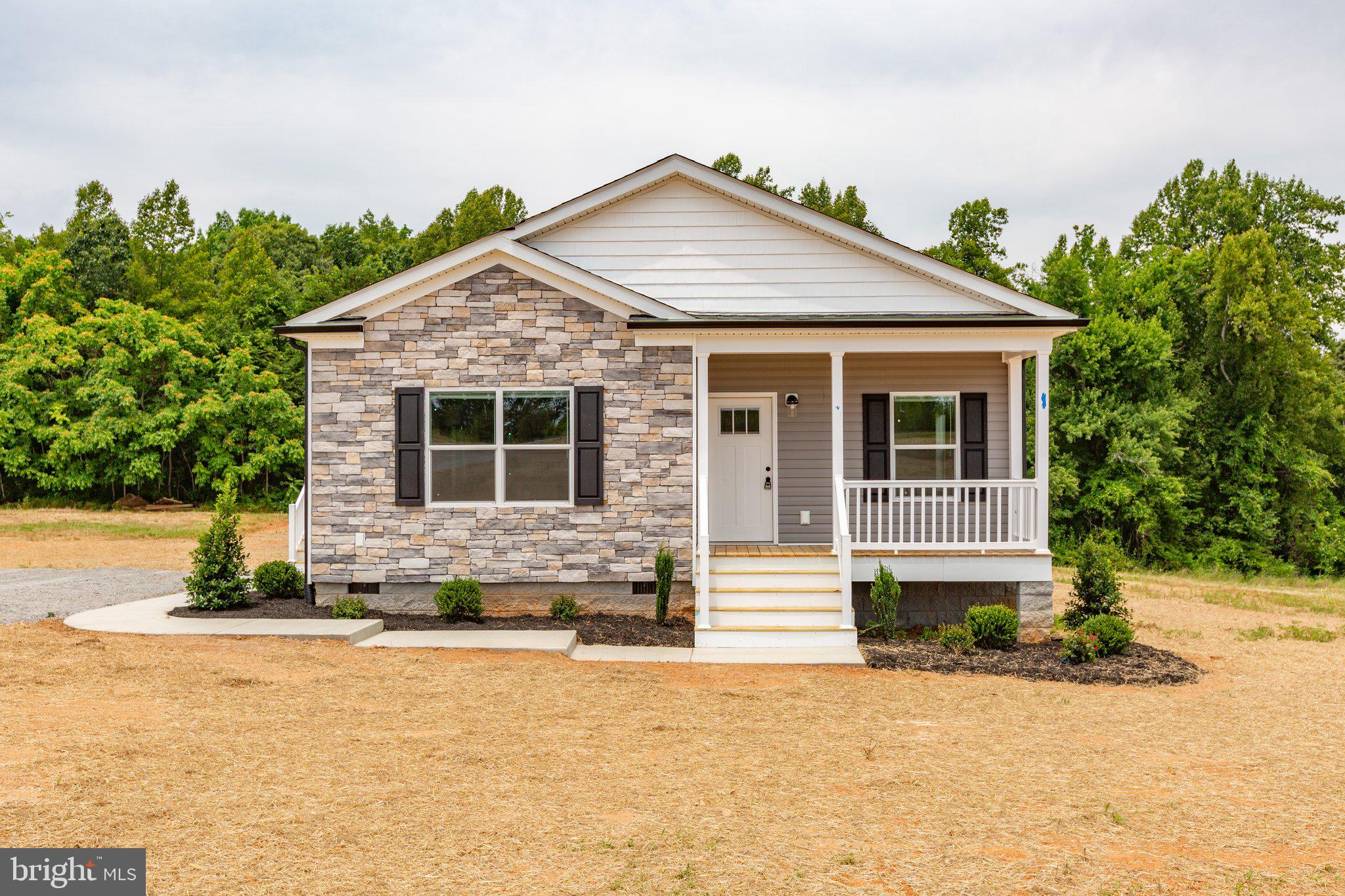 967 Levi Road Green Bay, VA 23942 - Photo 4 of 39 a front view of a house with a yard
