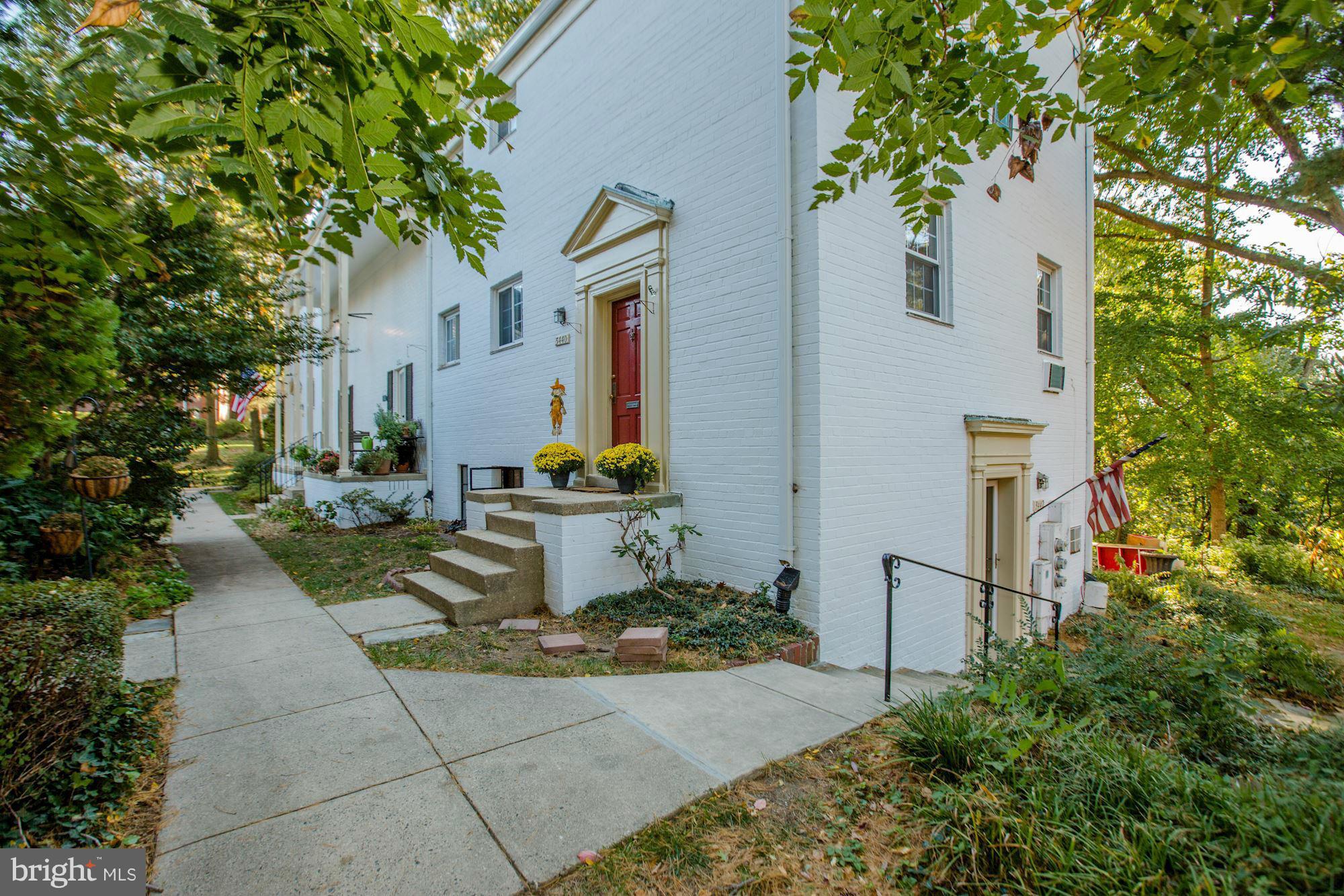 3440 Gunston Road Alexandria, VA 22302 - Photo 2 of 25 Exterior (Front)
