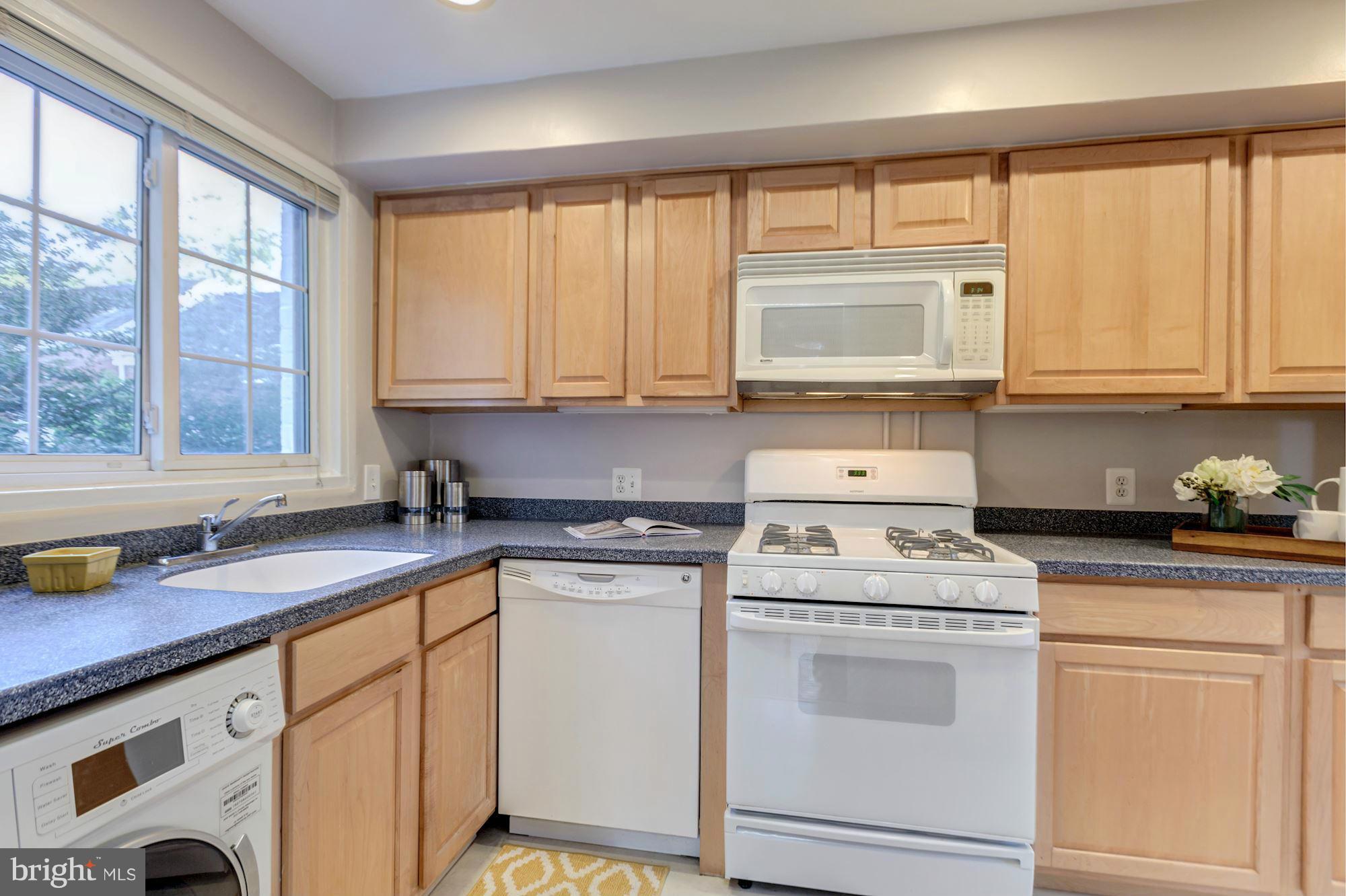 3440 Gunston Road Alexandria, VA 22302 - Photo 11 of 25 Kitchen