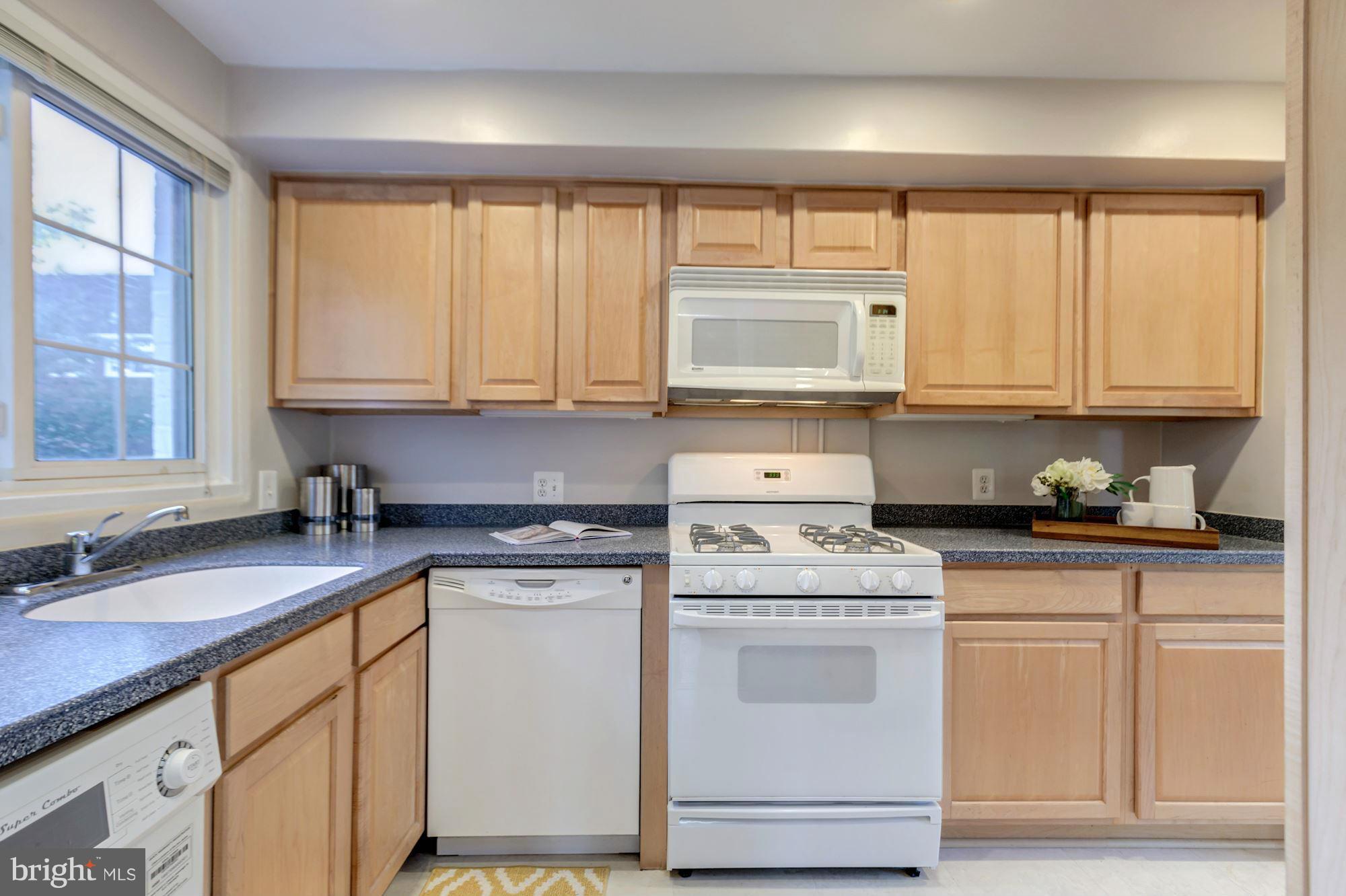 3440 Gunston Road Alexandria, VA 22302 - Photo 12 of 25 Kitchen