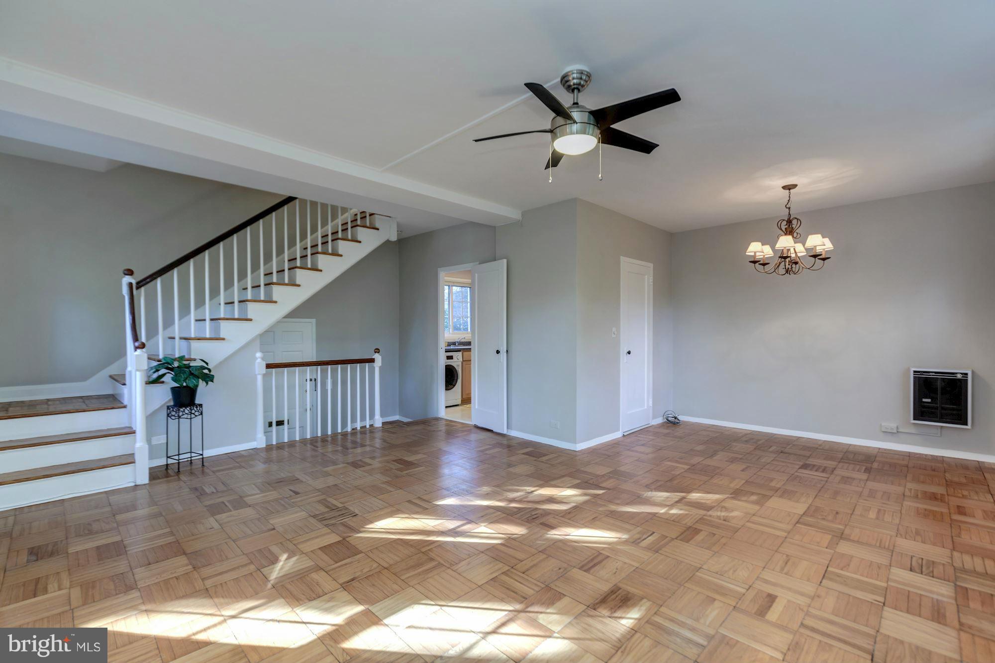 3440 Gunston Road Alexandria, VA 22302 - Photo 5 of 25 Living Room