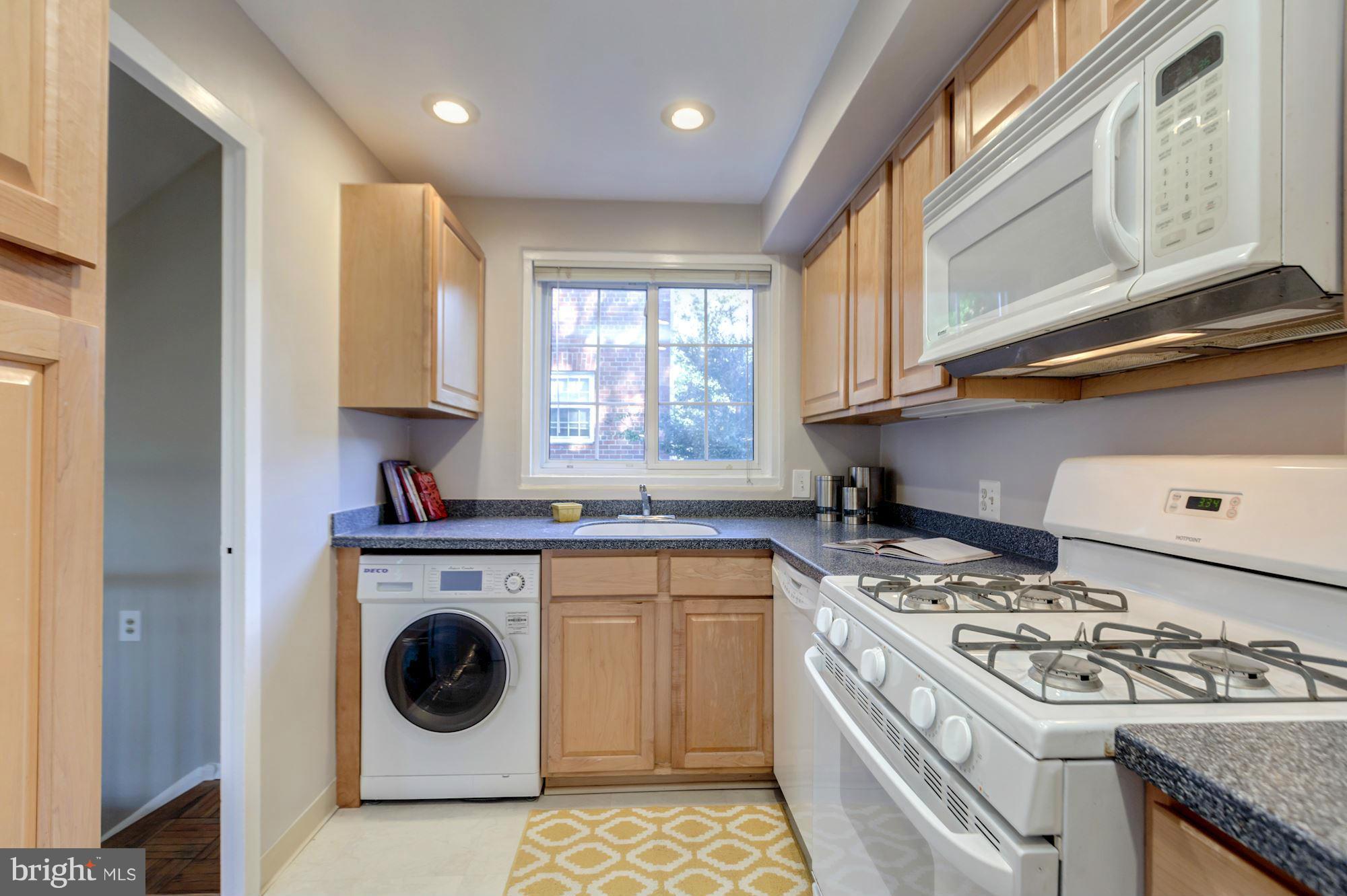 3440 Gunston Road Alexandria, VA 22302 - Photo 10 of 25 Kitchen
