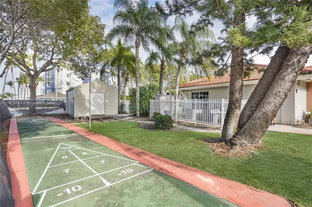 a view of a backyard with basketball court