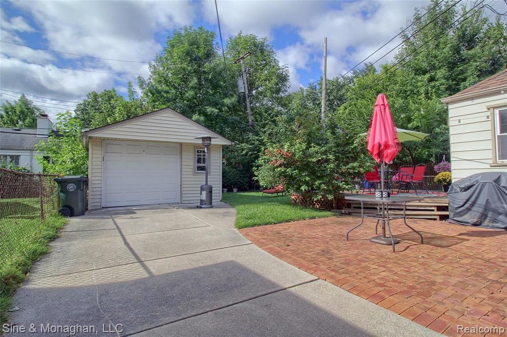 1985 Oxford Road Grosse Pointe Woods, MI 48236 - Photo 29 of 30