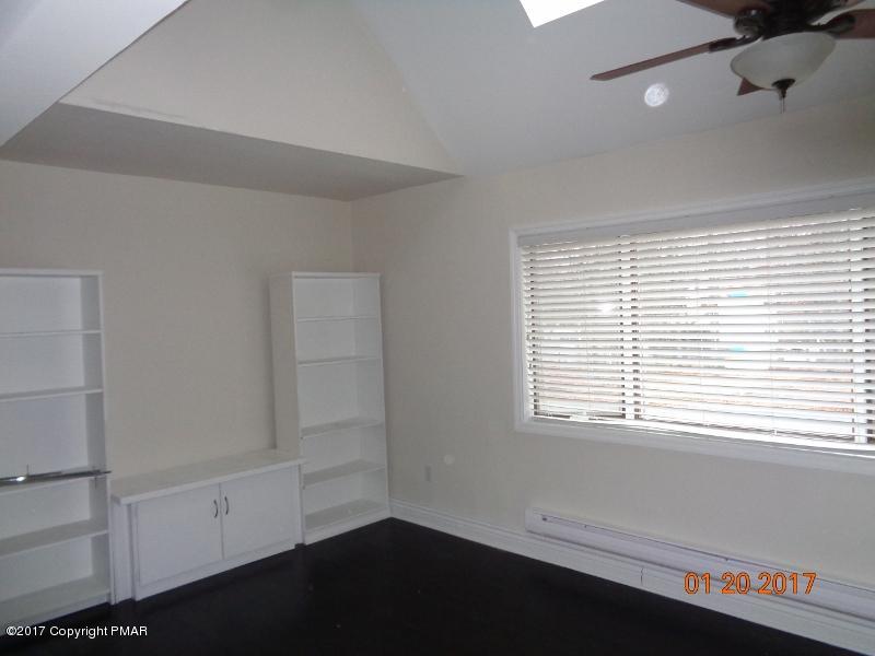 4473 Pine Ridge Drive East Bushkill, PA 18324 - Photo 18 of 22 017 (800x600) (3)