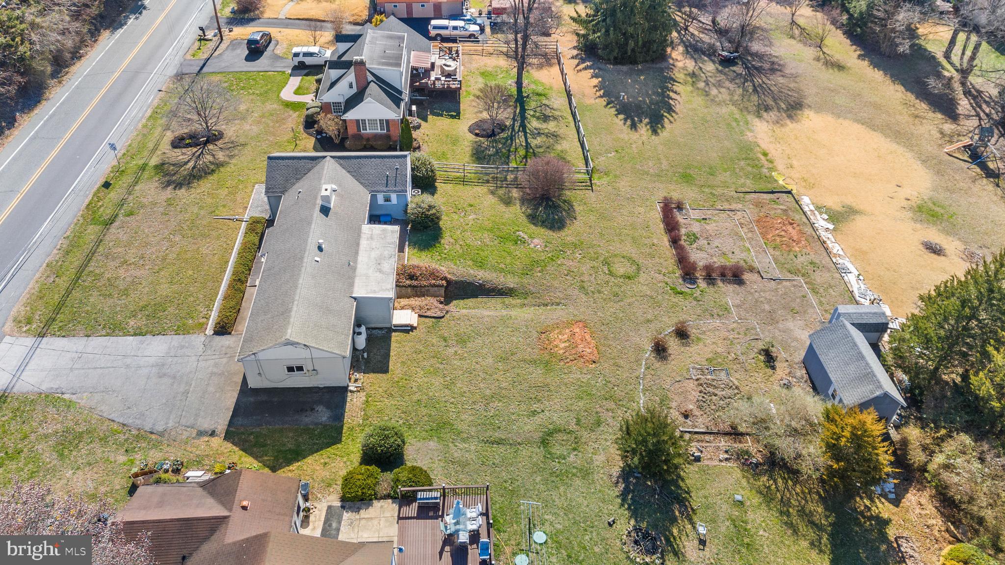 1005 Nottingham Road Newark, DE 19711 - Photo 42 of 47 an aerial view of residential houses with outdoor space