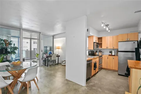 $372,000 | 1200 West Avenue, Unit 819, Miami Beach, FL 33139