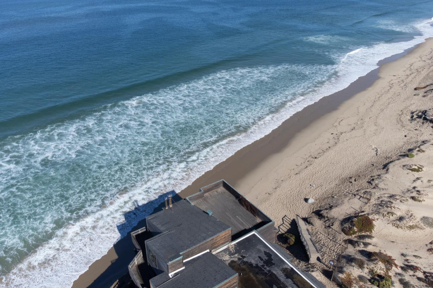 1 Surf Way, Unit 240 Monterey, CA 93940 - Photo 20 of 29 a view of roof with wooden floor