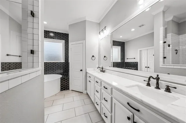 $1,000,000 | 404 Wycliff Drive, China Spring, TX 76633