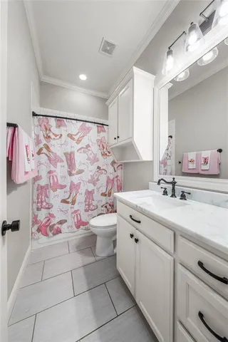 $1,000,000 | 404 Wycliff Drive, China Spring, TX 76633