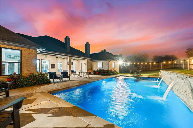 $1,000,000 | 404 Wycliff Drive, China Spring, TX 76633