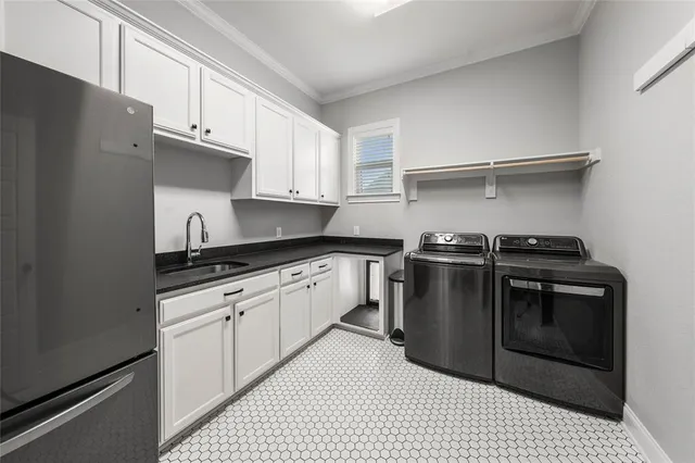 $1,000,000 | 404 Wycliff Drive, China Spring, TX 76633