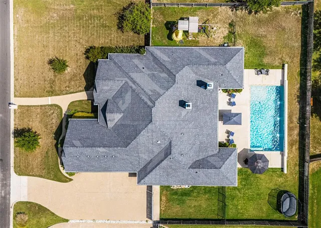 $1,000,000 | 404 Wycliff Drive, China Spring, TX 76633