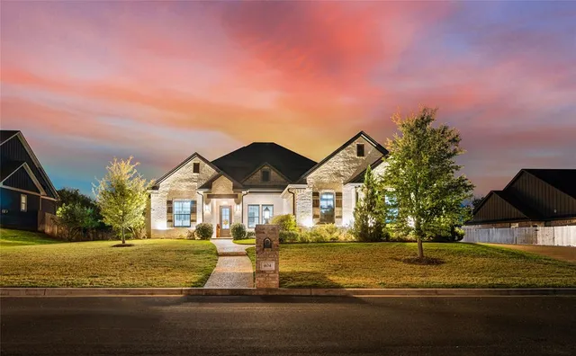 $1,000,000 | 404 Wycliff Drive, China Spring, TX 76633