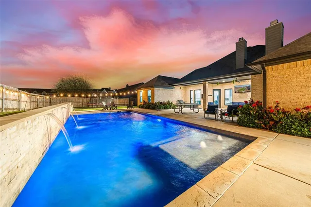 $1,000,000 | 404 Wycliff Drive, China Spring, TX 76633